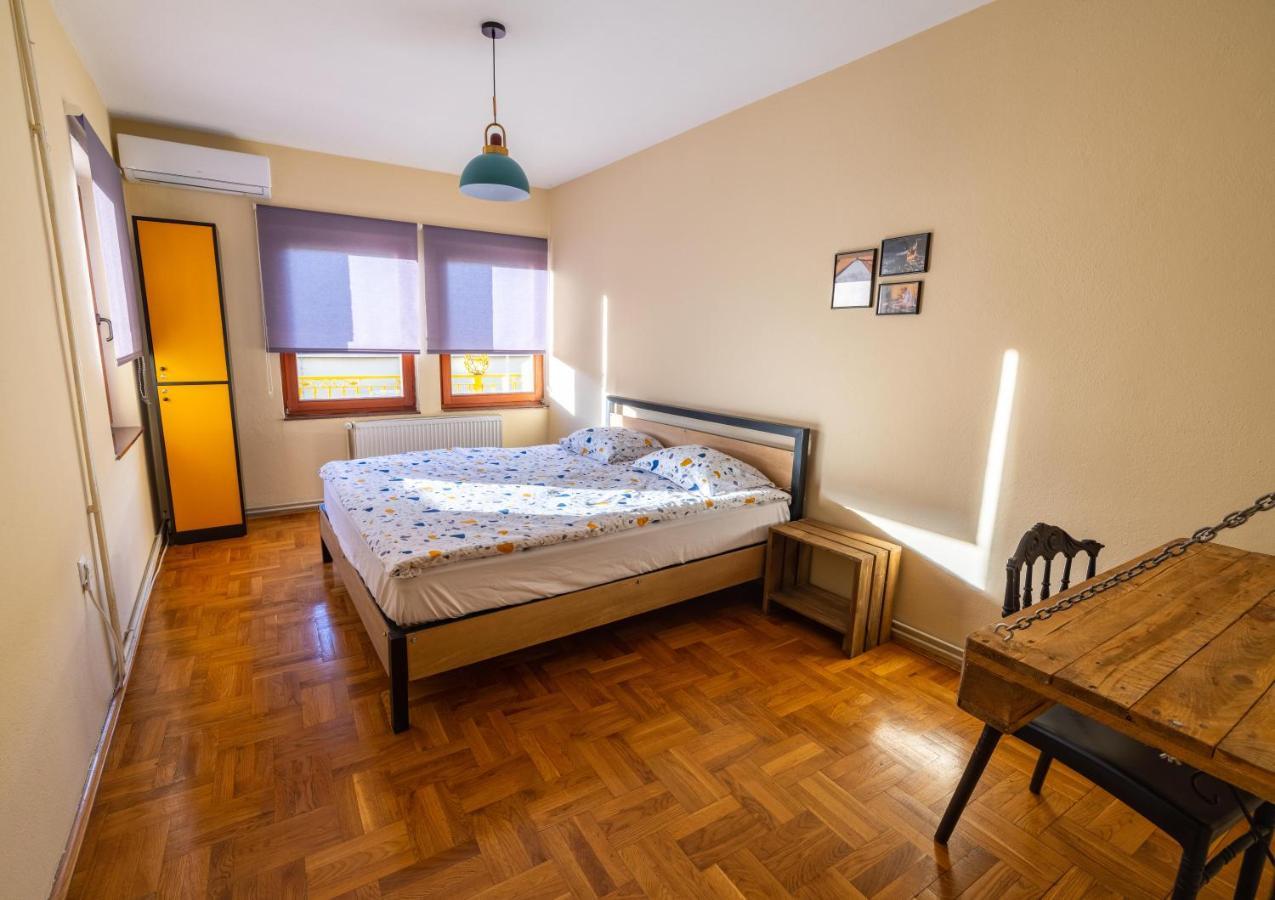 Hostel Prishtina Backpackers Pristina Exteriör bild