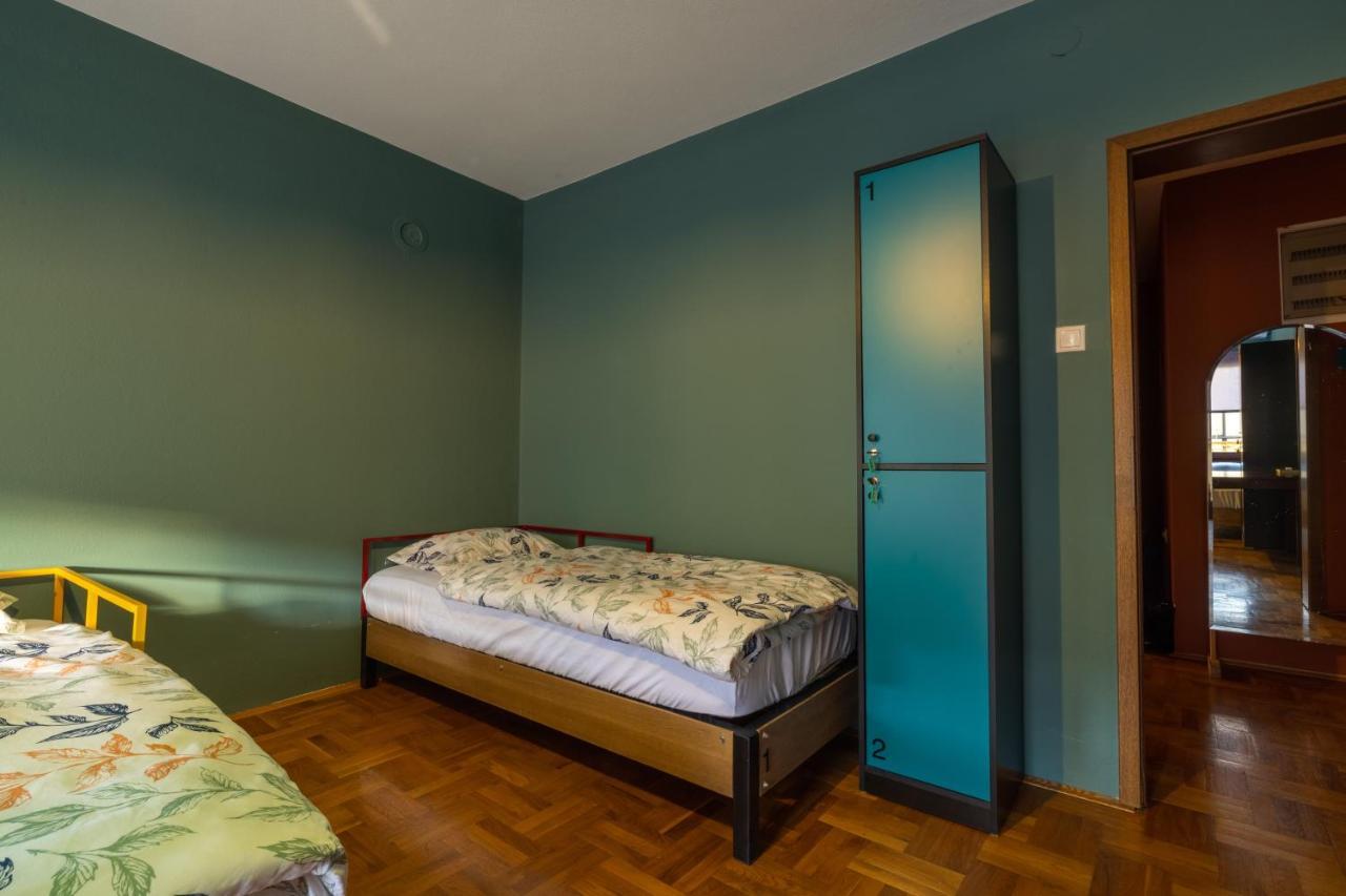 Hostel Prishtina Backpackers Pristina Exteriör bild