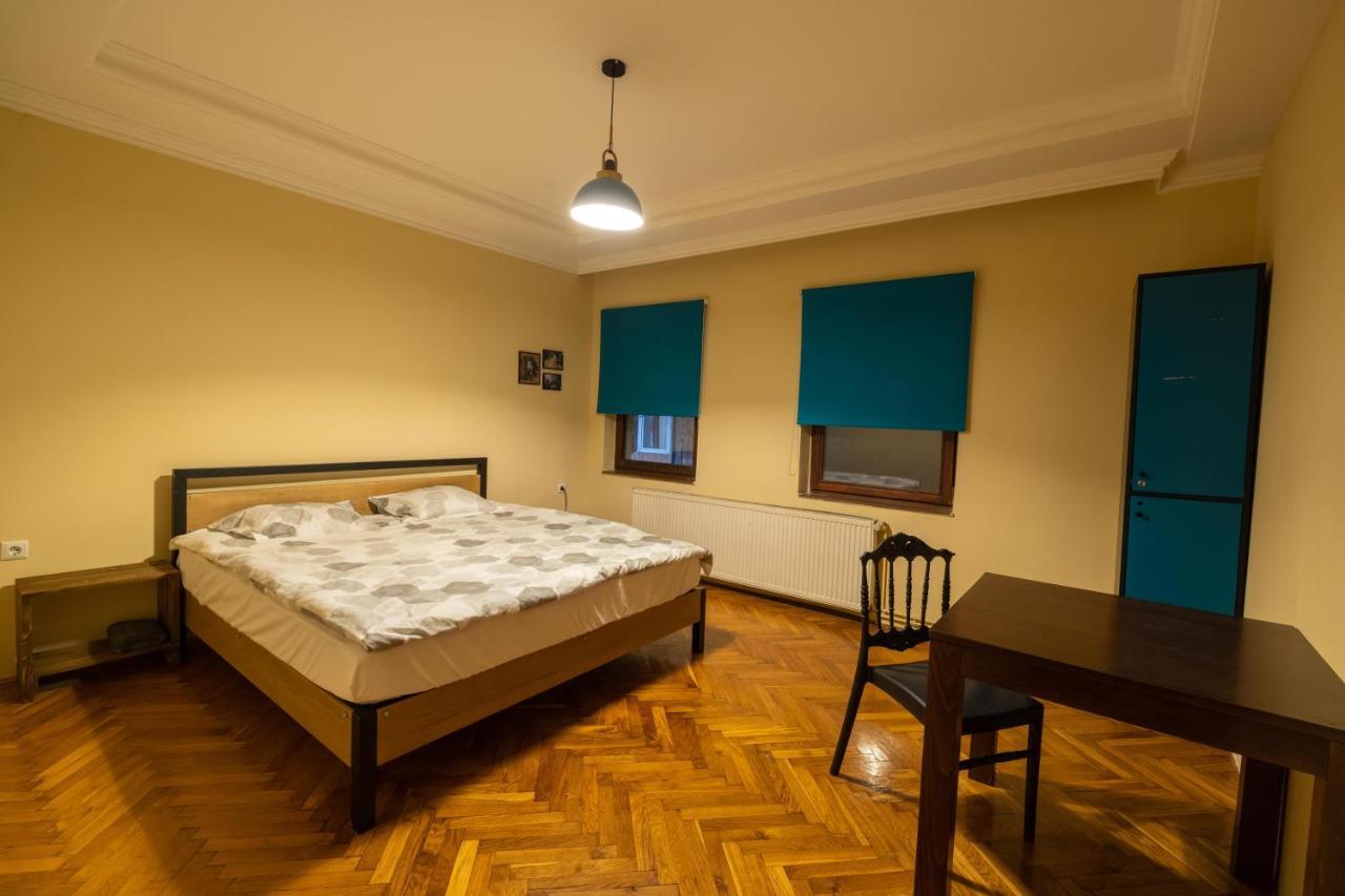 Hostel Prishtina Backpackers Pristina Exteriör bild