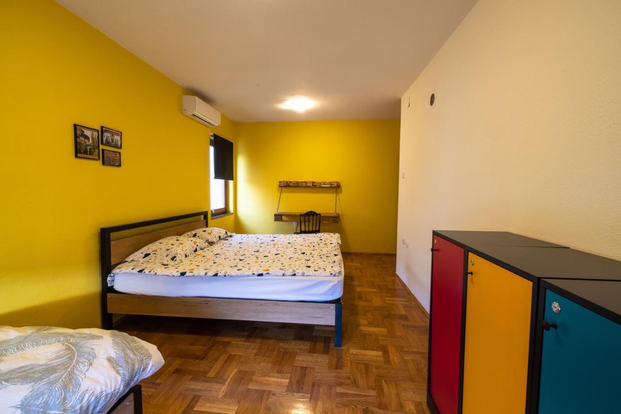 Hostel Prishtina Backpackers Pristina Exteriör bild